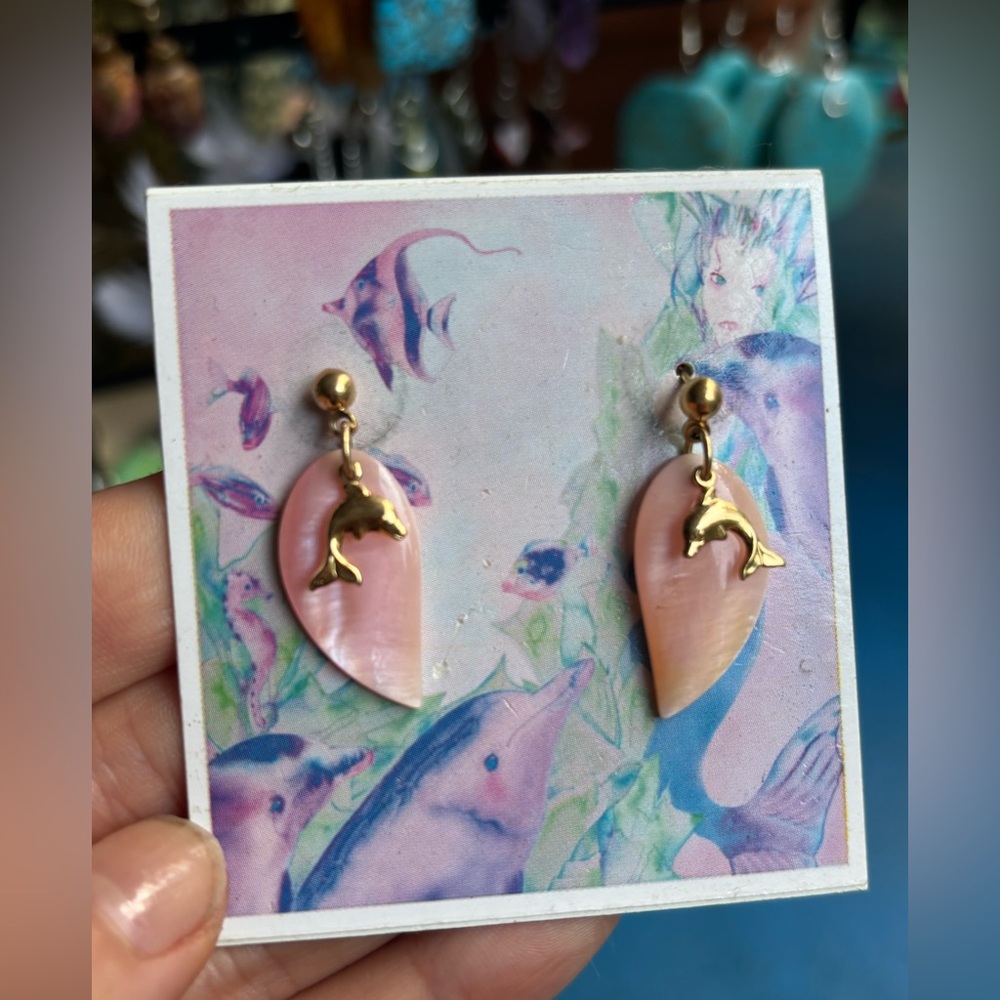 NWT Pink Mother-of-Pearl Dolphin Earrings Gold Tone Mermaidcore Ocean Magic 🧜‍♀️